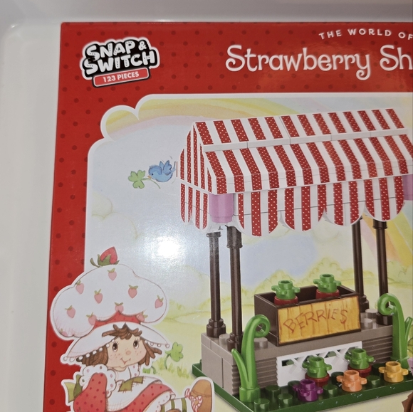 The World of Strawberry Shortcake 123 Piece Construction Set: Produce Stand/BNIB - Picture 4 of 12